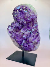 Load image into Gallery viewer, Amethyst Geode
