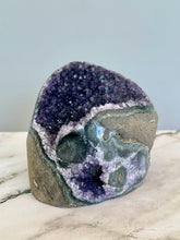 Cargar imagen en el visor de la galería, Violet Vision - Amethyst Geode
