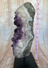 Cargar imagen en el visor de la galería, Amethyst Geode
