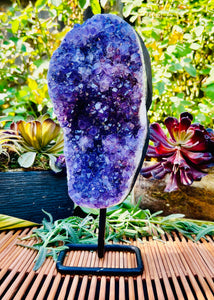 Majestic Amethyst Crystal - A Jewel of Serenity and Spiritual Growth