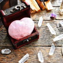 Cargar imagen en el visor de la galería, Corazones de cuarzo rosa llenos de amor
